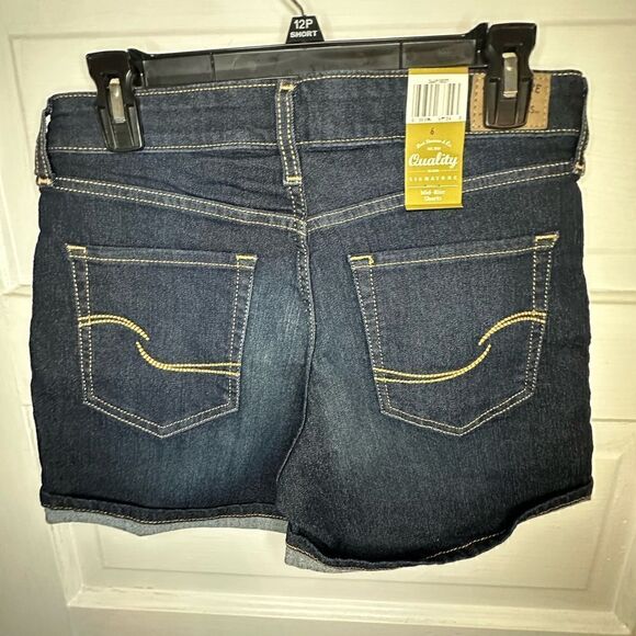 NWTs Levi Straus Mid Rise Jean Shorts Size 6 - Picture 4 of 8